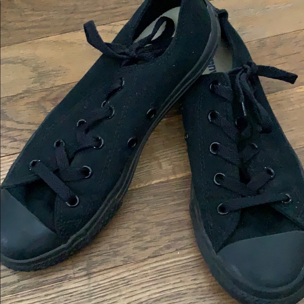 Black/Black Low Top Converse